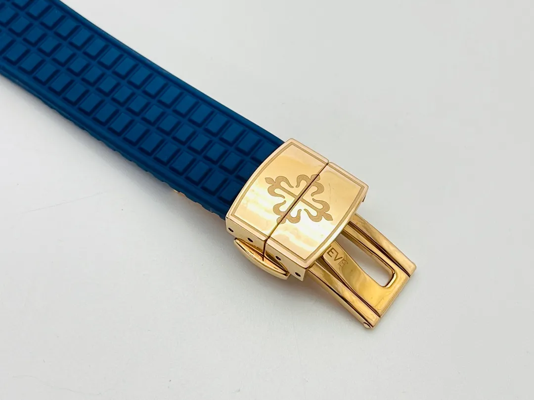 [PFF Factory2021 new masterpiece] The most powerful version of V2 is coming. The Patek Philippe AQUANAUT women's quartz series creates the best copy on the market, bringing the best experience on the entire network, heroic appearance, and luxurious collection! Welcome to the goddess tasting! 1⃣️【Case】 1.Watch size 35.6 mm X 9.5 mm! The rounded octagonal case is consistent with the original, maintaining the retro shape and exquisite workmanship. 2. The screw-in handle design and solid bottom cover structure are consistent with the original version. 3. The bezel is inlaid with 46 top-grade Swarovski crystals (1 carat) and the case is inlaid with 88 top-grade Swarovski crystals (1.91 carat) 2⃣️【Excellent details】 1. Made of natural composite rubber (Tropical) material consistent with the original, which is durable and wear-resistant, and can resist seawater erosion and ultraviolet radiation. 2. A perfect clone of Aquanaut’s classic folding clasp, even the very small corners are chamfered to ensure the original comfort. PFF Factory2021 ingenious masterpiece welcomes your tasting!